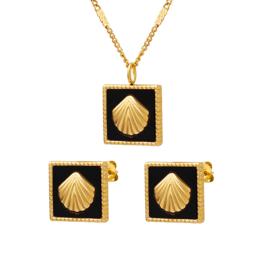 Summer Beach Cowrie Shell Set