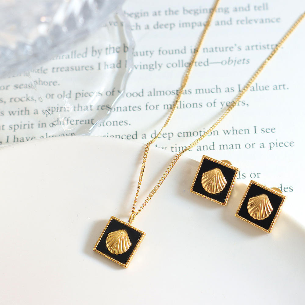 Summer Beach Cowrie Shell Set